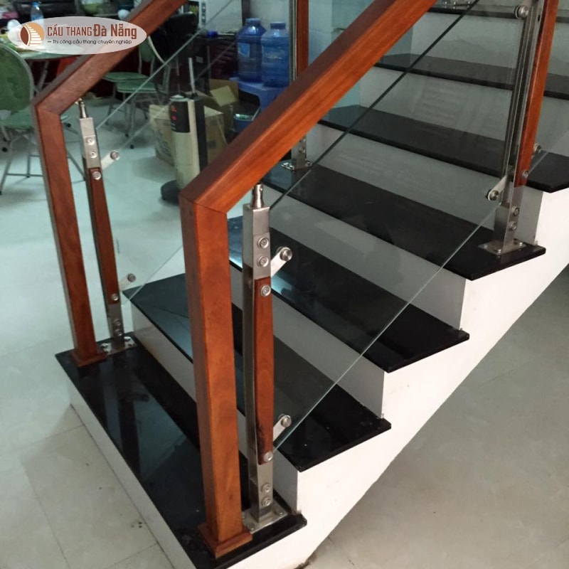 30 + Mẫu Cầu thang kính tay vịn gỗ tại Đà Nẵng đẹp 2020 | Cầu Thang ĐN